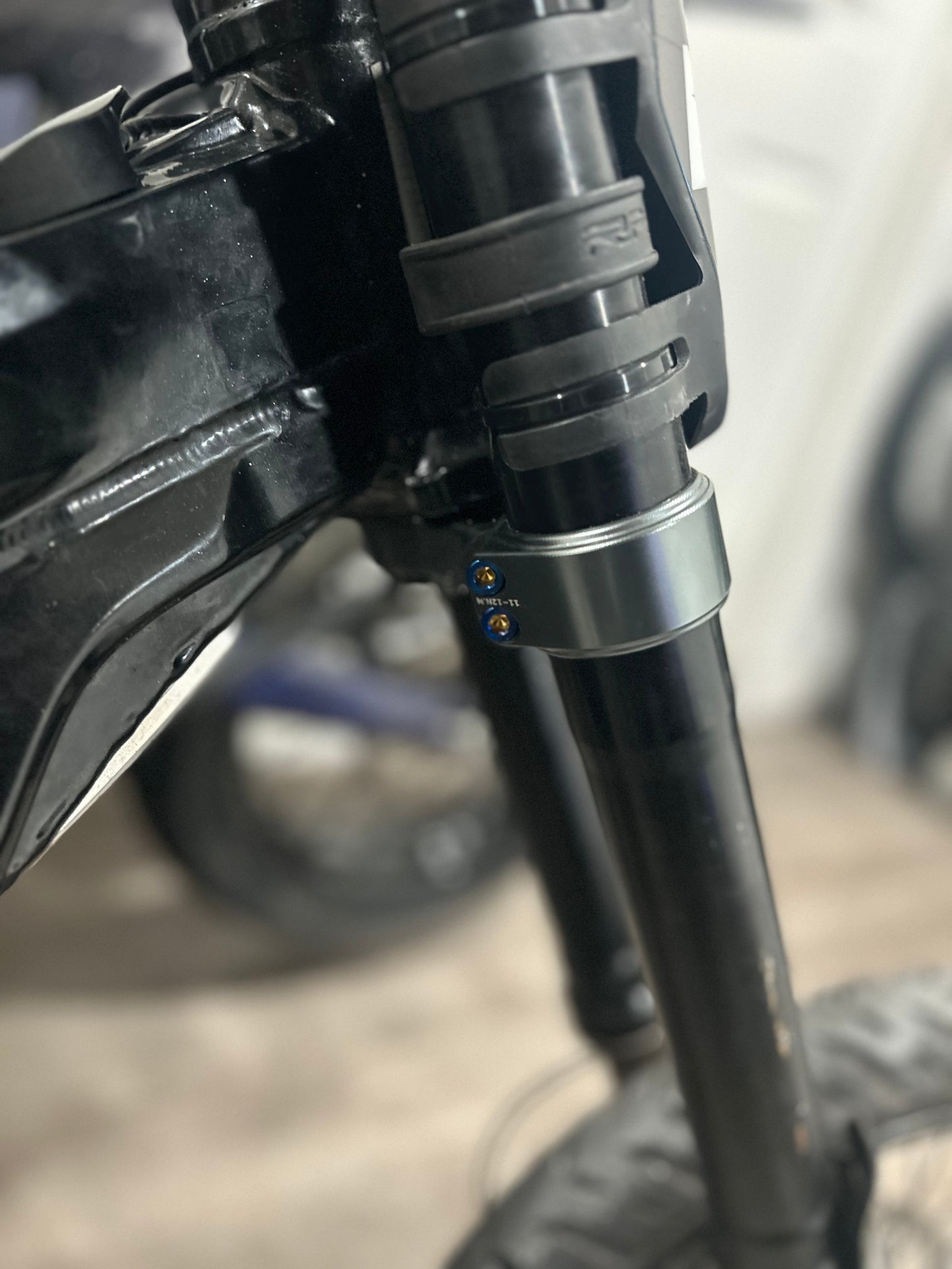 surron lbx fork triple clamp titanium ( Set of 4 )