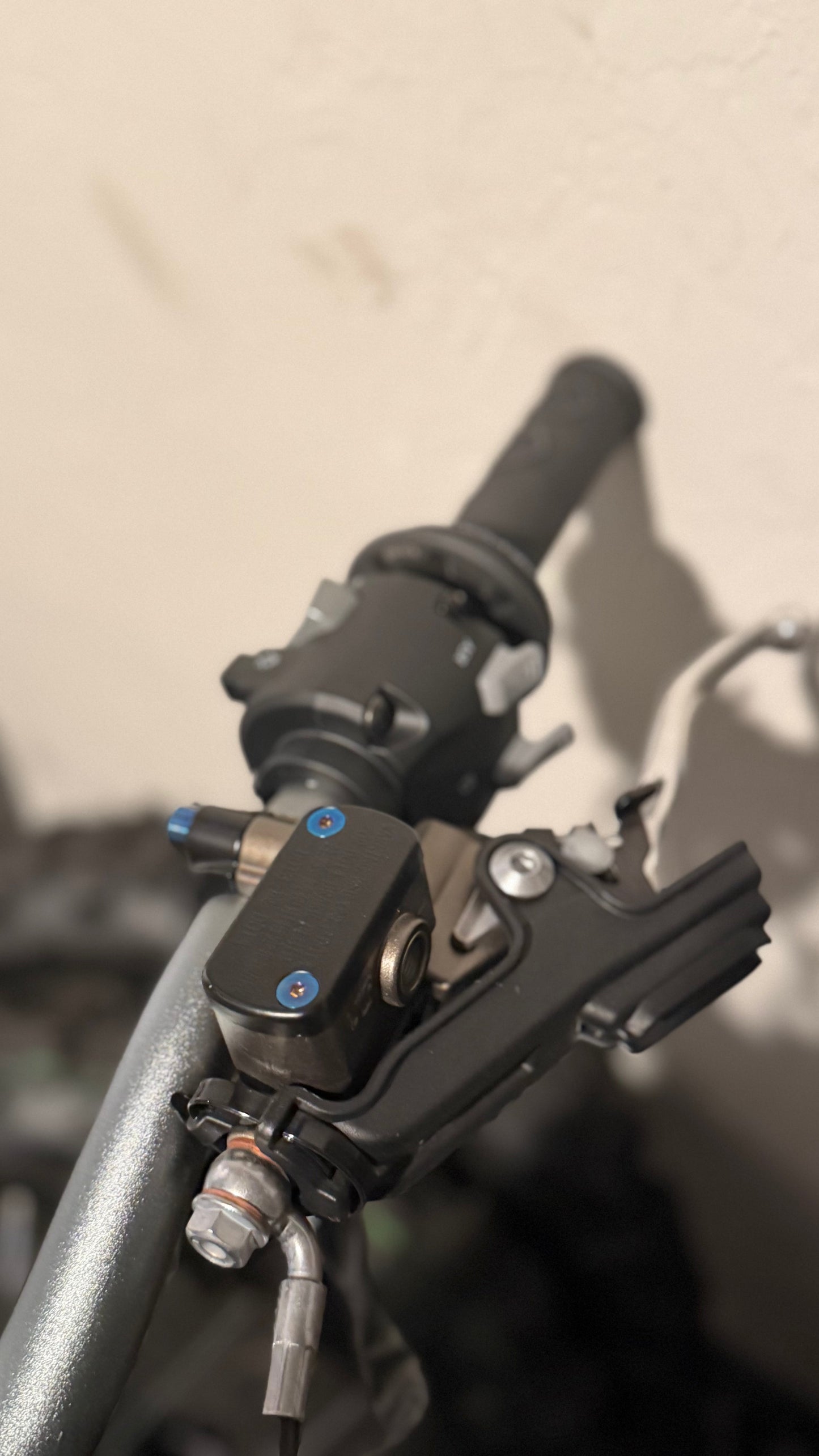 ultra bee reservoir cap bolts